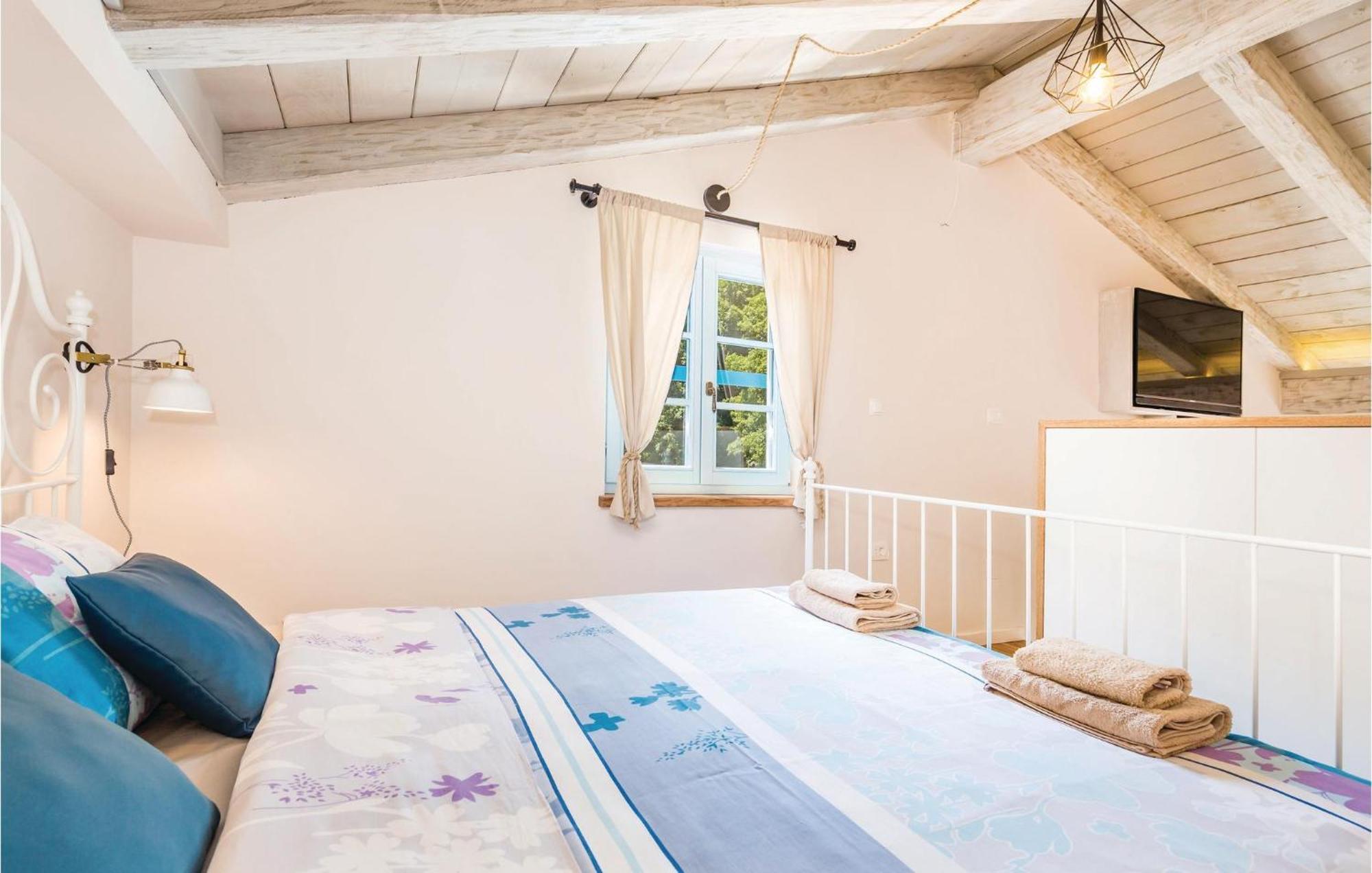 Stunning Home In Jurdani With Wifi Mucici Exterior foto