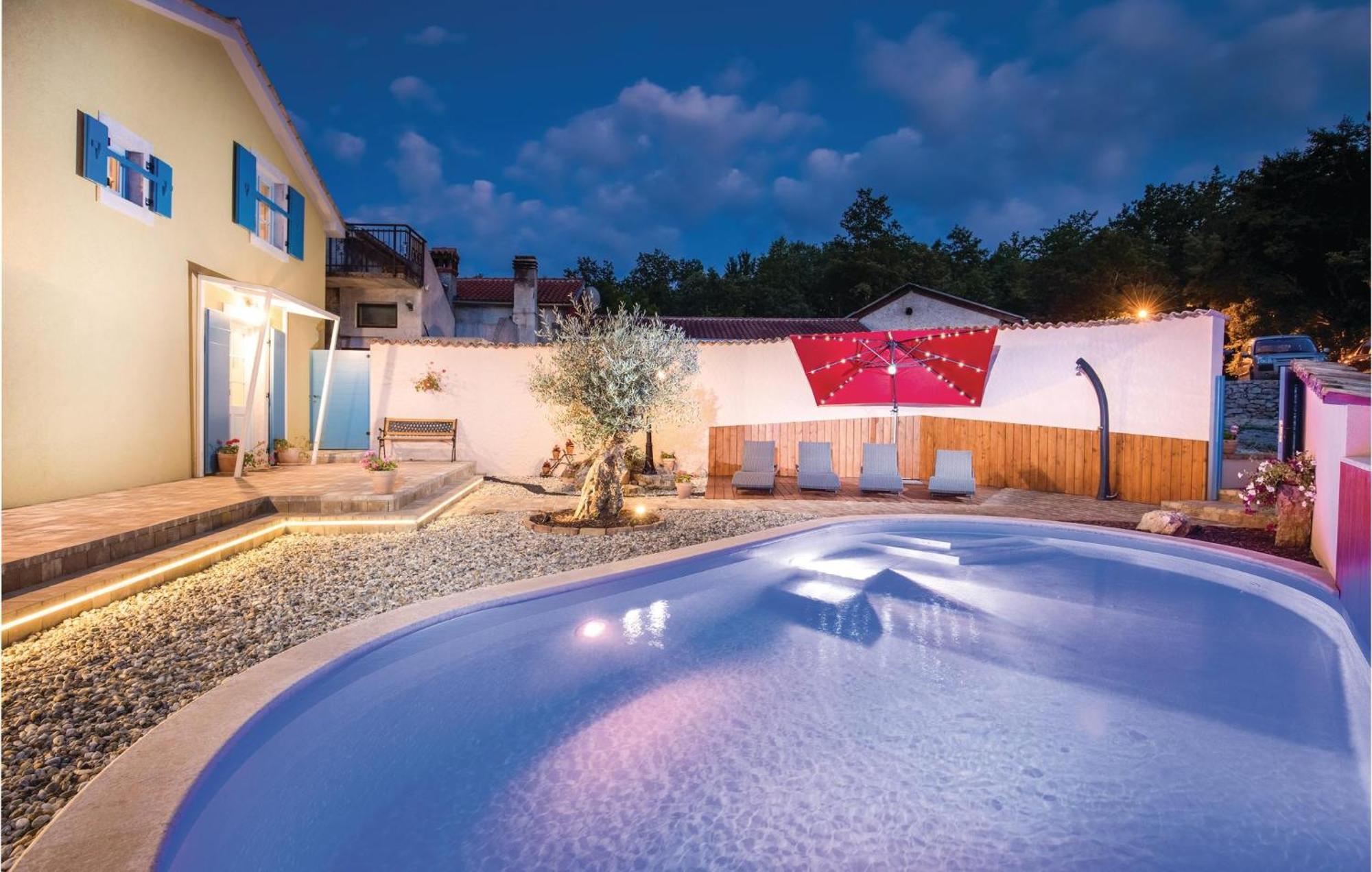 Stunning Home In Jurdani With Wifi Mucici Exterior foto