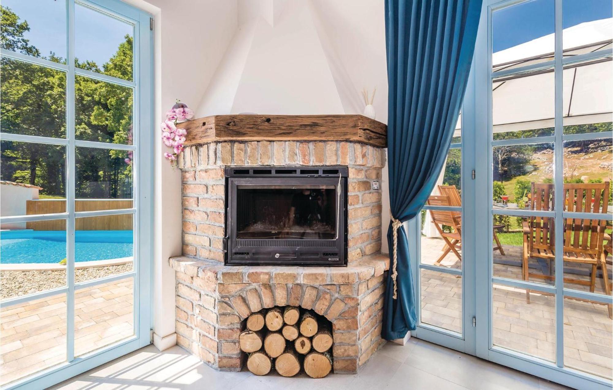 Stunning Home In Jurdani With Wifi Mucici Exterior foto