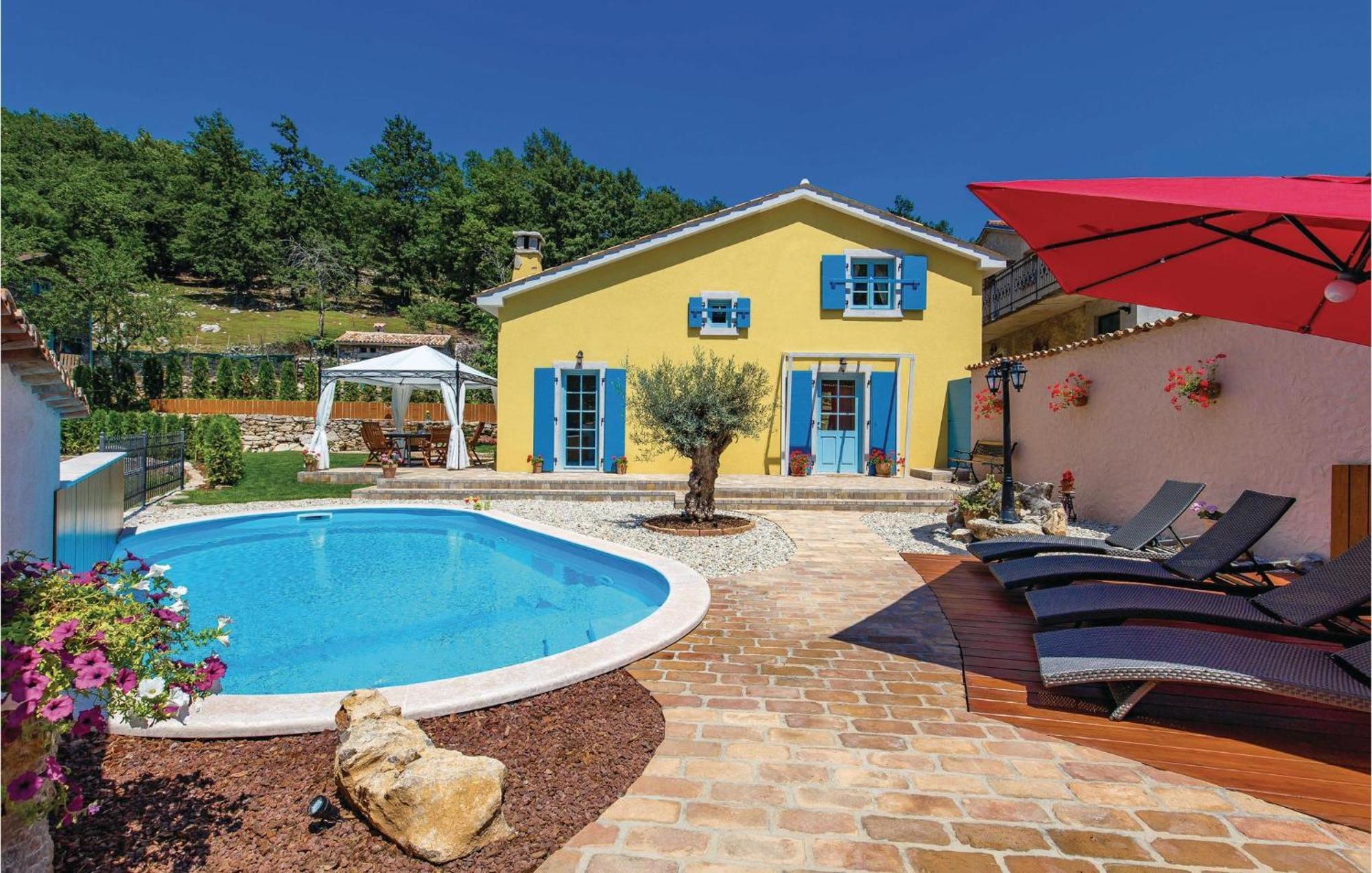 Stunning Home In Jurdani With Wifi Mucici Exterior foto