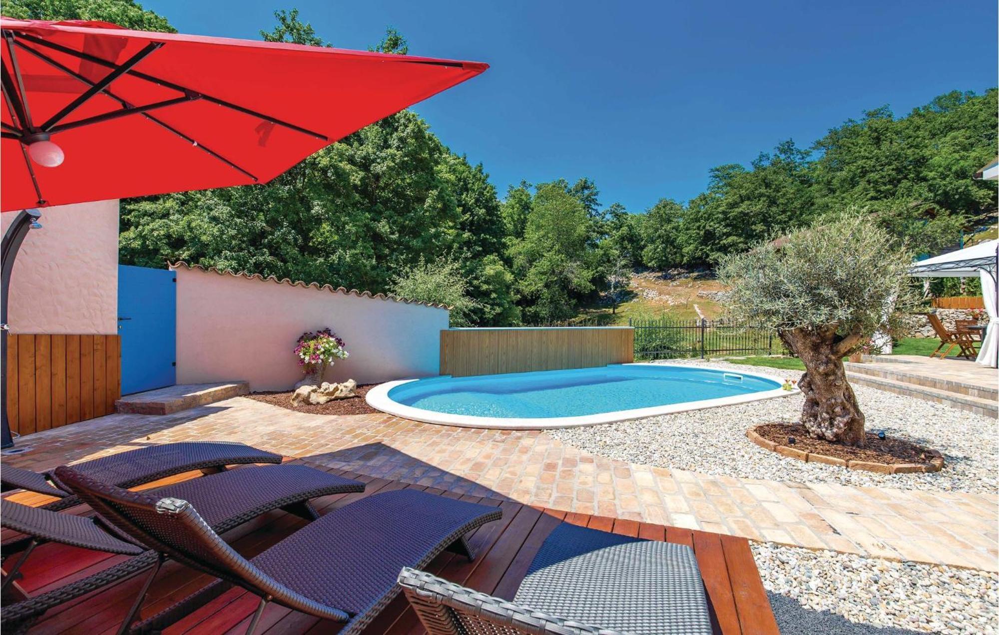 Stunning Home In Jurdani With Wifi Mucici Exterior foto