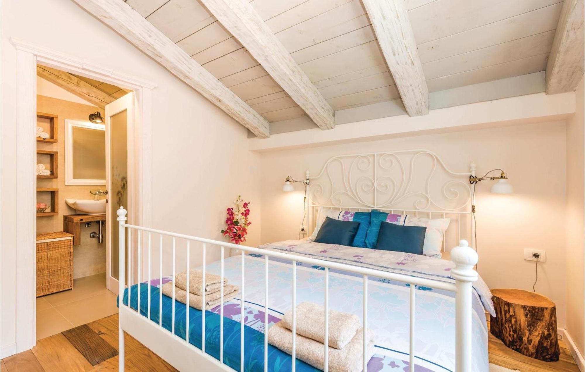 Stunning Home In Jurdani With Wifi Mucici Exterior foto